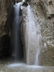 آبشار خطیر کوه